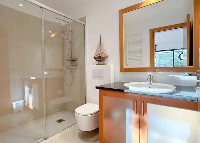 Modern Flat In Gated Complex With Pool #1927 Lagos