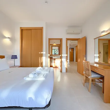 Lejlighed Modern Flat In Gated Complex With Pool #1927